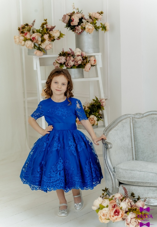 Синя гіпюрова сукня